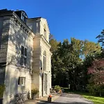 Domaine De לינה וארוחת בוקר 3*