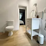 לינה וארוחת בוקר Domaine De 3*