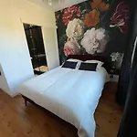 לינה וארוחת בוקר Domaine De 3*